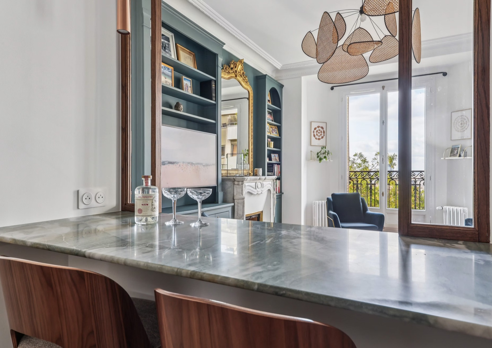 Kitchen with marble surfaces